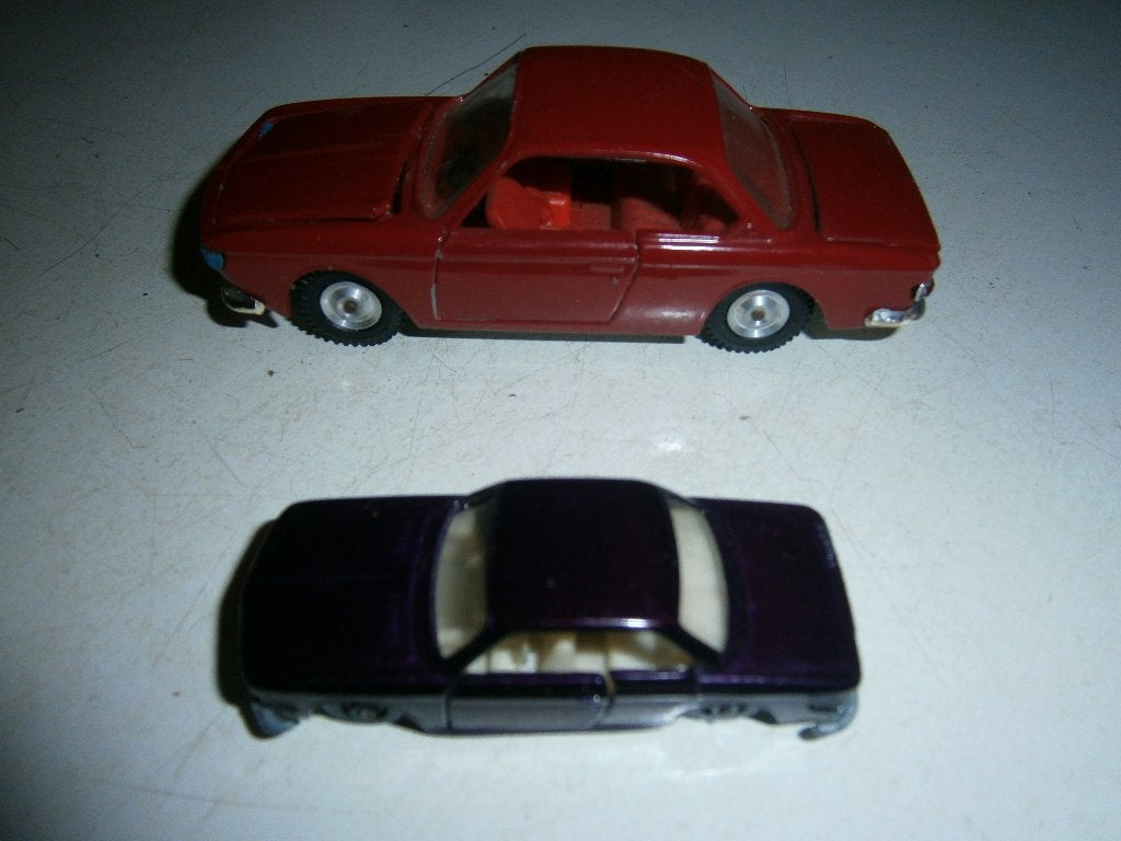 2 mooie modellen BMW Coupe 2000 CS , GAMA rood en ETSI paars, Ophalen, Gebruikt, Auto