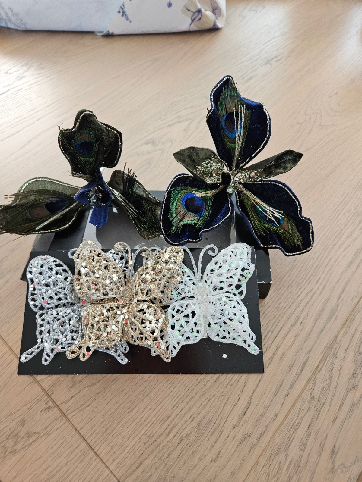 kerst, nw 6 vlinders en 2 pauw met clip €10, Ophalen of Verzenden, Nieuw