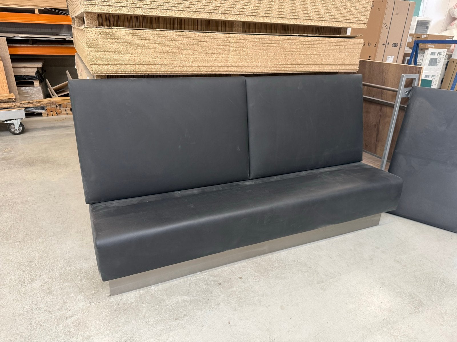 Zwarte bank voor horeca of wachtruimte 220 breed, Ophalen, Gebruikt, Leer