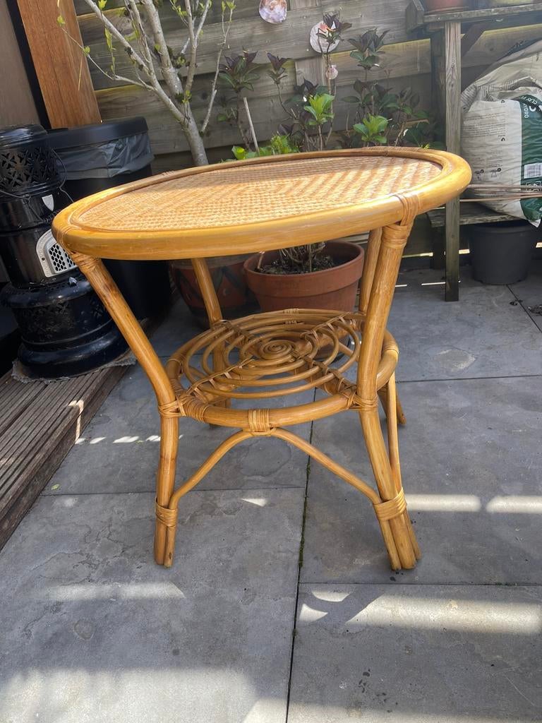 Rotan tafeltje, Huis en Inrichting, Tafels | Bijzettafels, Gebruikt, Rond, 45 tot 60 cm, Minder dan 55 cm, Overige materialen