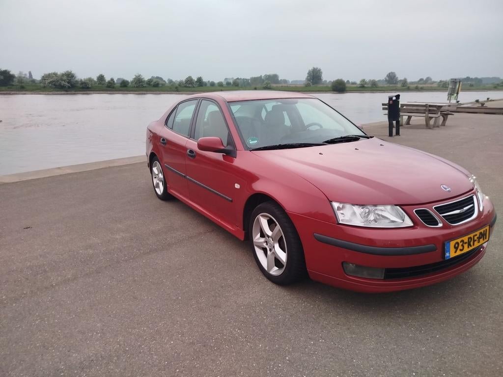 Saab 9-3 1.8 T Sport Sedan AUT 2005 Rood, 1998 cc, Stof, Beige, 4 cilinders