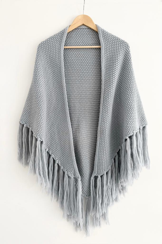 XL gehaakte / gebreide omslagdoek franjes grijs blauw sjaal, Ophalen of Verzenden, Zo goed als nieuw, Maat 46/48 (XL) of groter