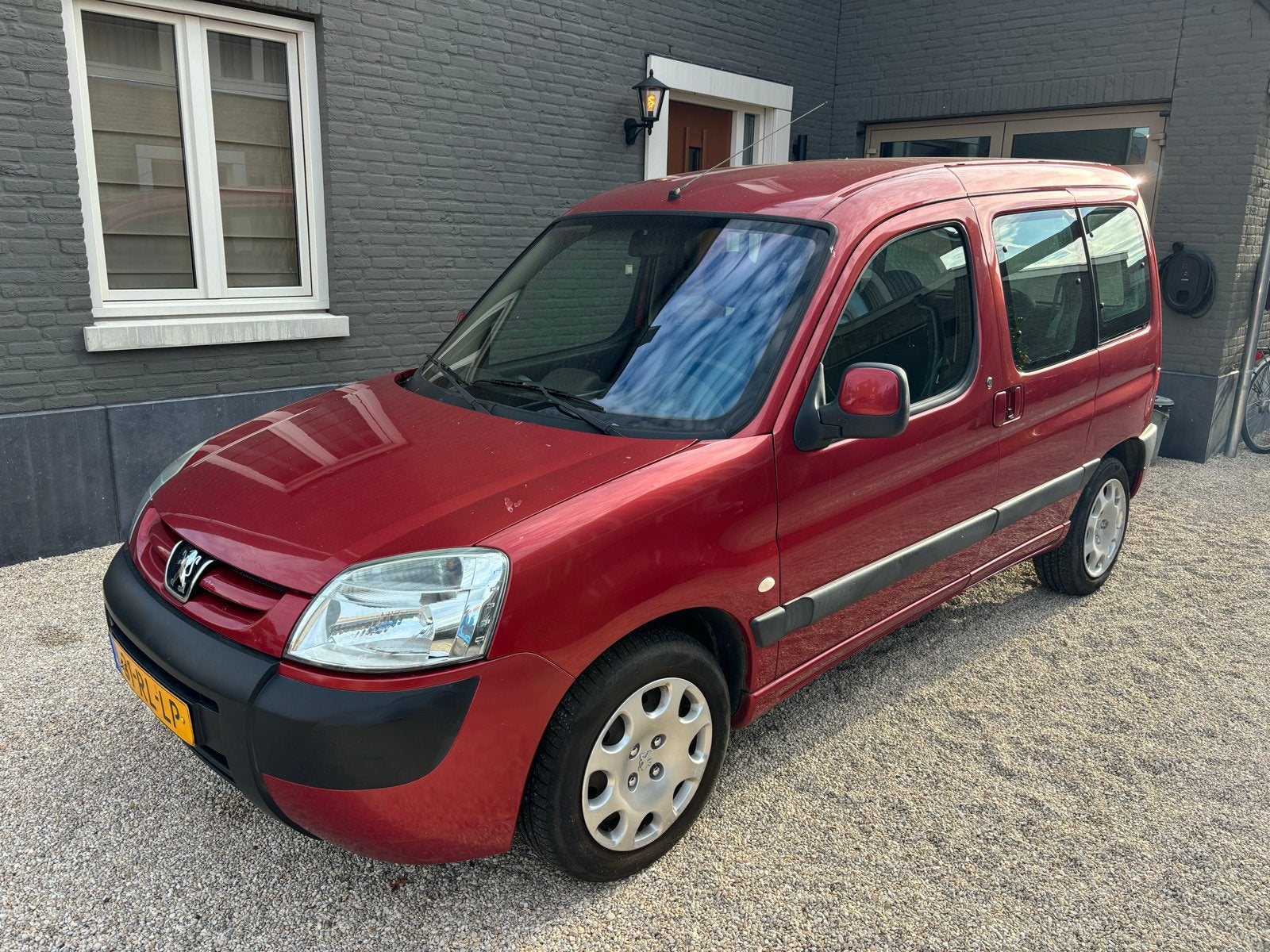 Peugeot Partner 1.6 16V XT Combi 2005 Rood, nieuwe APK, gas, Auto's, 4 cilinders, Origineel Nederlands, Handgeschakeld, 500 kg