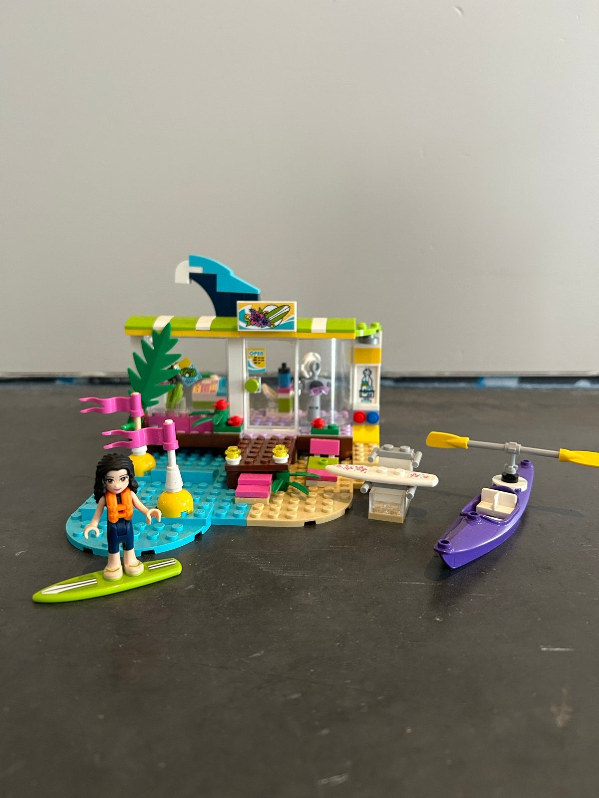 LEGO Friends Surfshop met Kayak en Surfer, Ophalen of Verzenden, Zo goed als nieuw, Overige merken