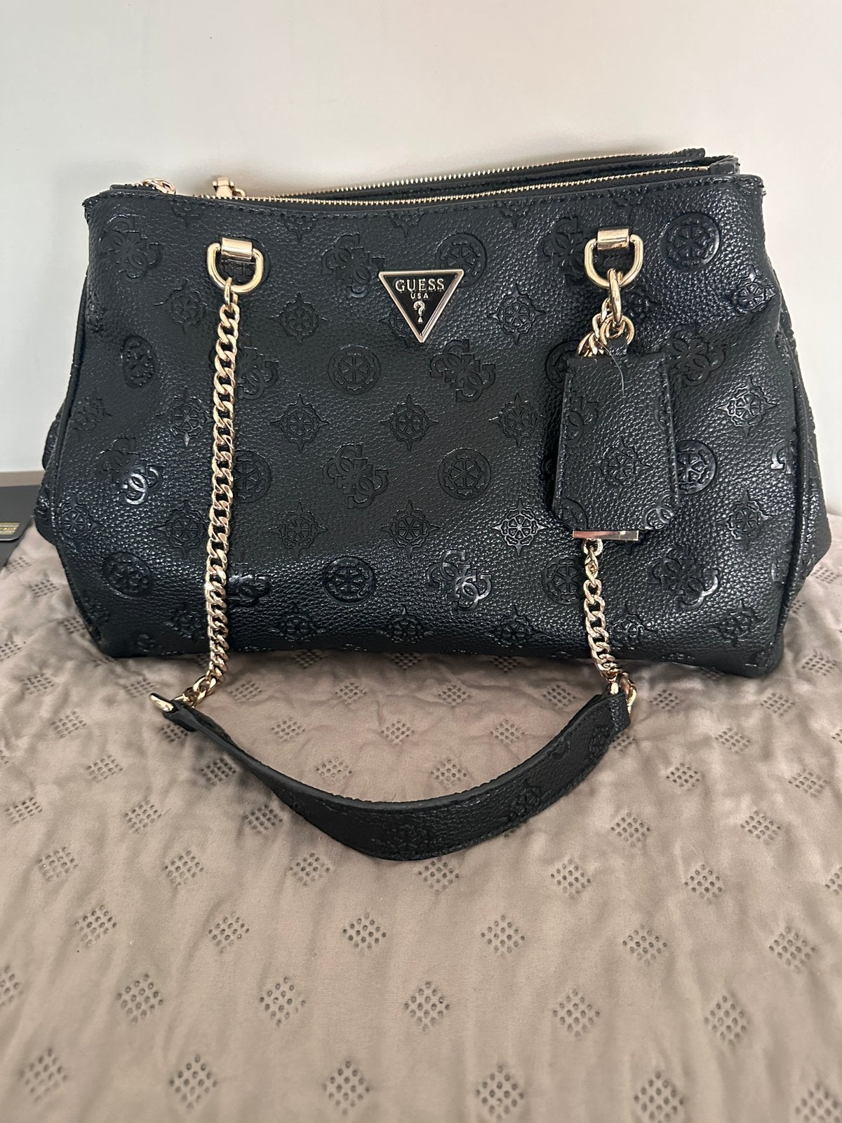 Guess Handtas Zwart met Gouden Details, Ophalen of Verzenden, Zo goed als nieuw, Zwart, Handtas