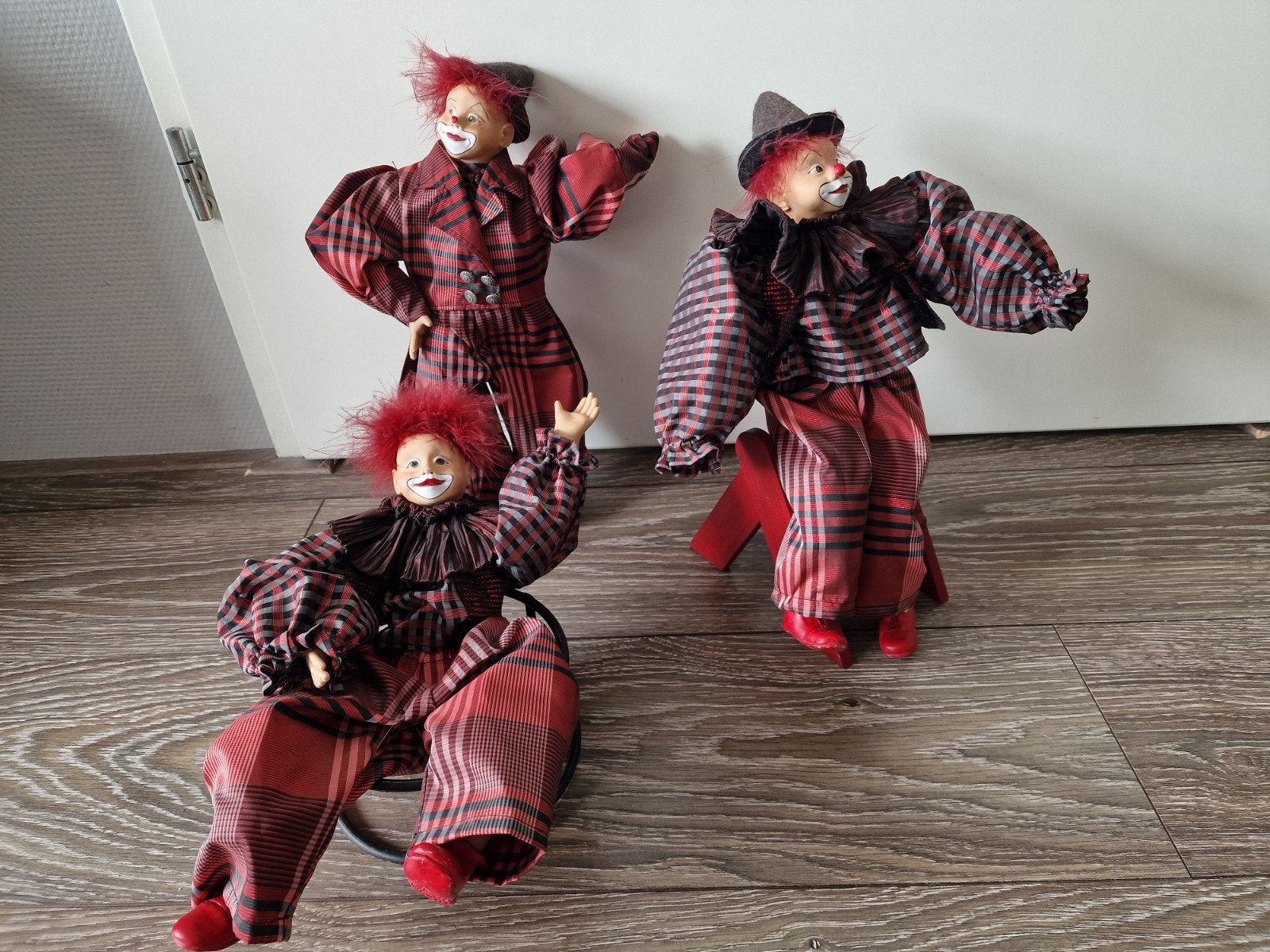 Set van 3 vrolijke clowns met porseleinen details (ca. 30cm), Verzamelen, Poppen, Ophalen of Verzenden, Zo goed als nieuw, Pop