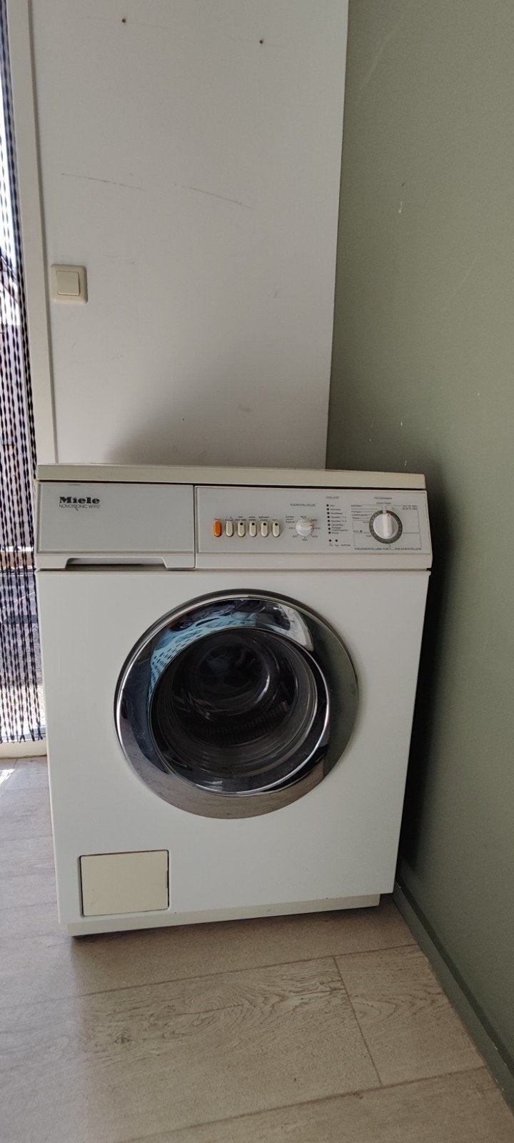 Miele Novotronic W912 Wasmachine (tot 5kg), Ophalen, 4 tot 6 kg, Voorlader, Wolwasprogramma