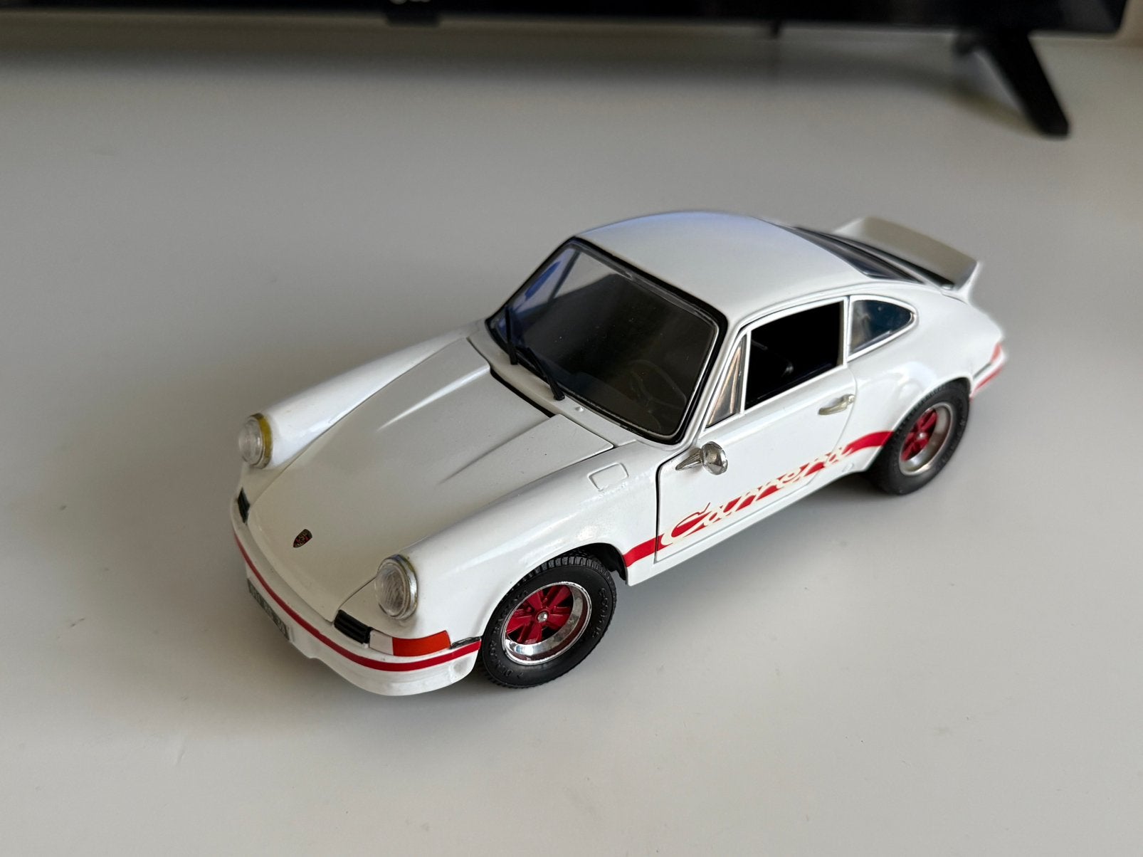 Universal Hobbies - Porsche 911 2.7 Carrera RS - Schaal 1:18, Verzenden, Zo goed als nieuw, Auto, Overige merken