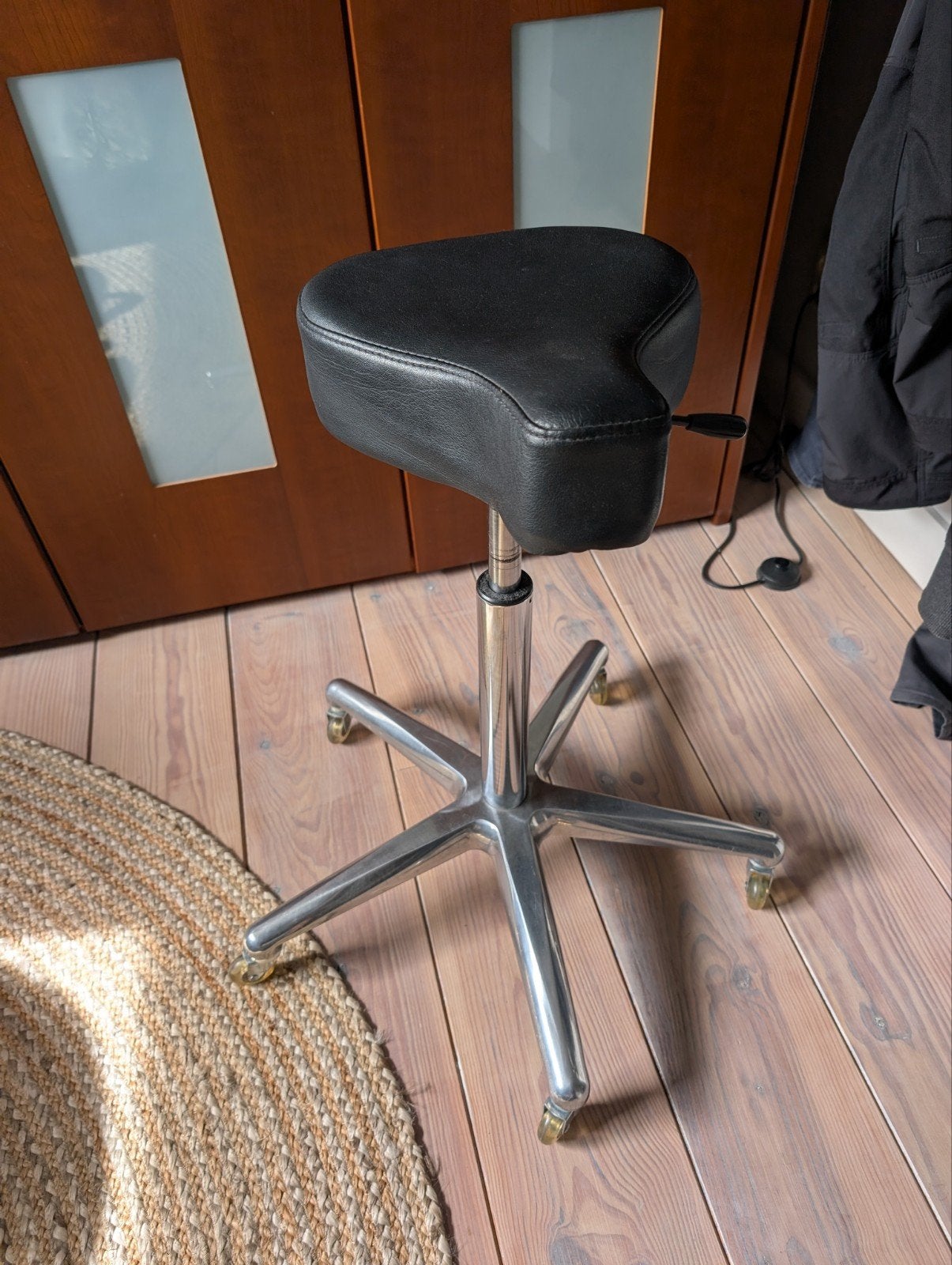 Zwarte ergonomische kappersfietskruk met wielen, Ophalen, Gebruikt, Zwart, Ergonomisch