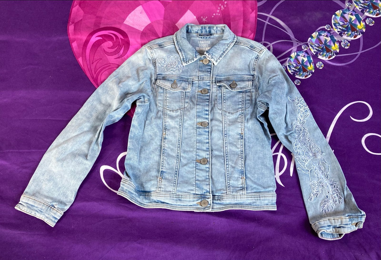 Stoere spijkerjas met borduursels - Crafted Goods, Crafted Goods, Gebruikt, Meisje, Ophalen of Verzenden