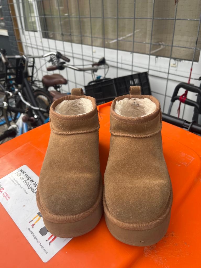 Uggs voor baby's - Zo goed als nieuw, Ophalen of Verzenden, Zo goed als nieuw, Jongetje of Meisje, Laarsjes