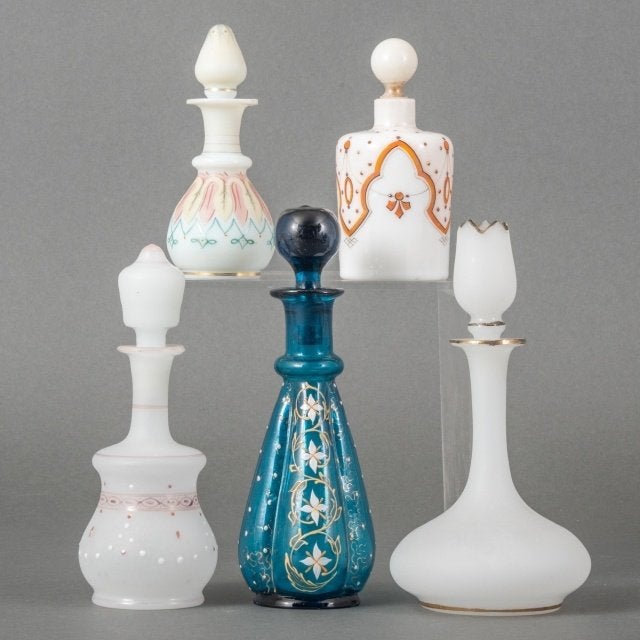 Opaline en Blauw Glazen Parfum Flessen oa. met Gouden Bies., Antiek en Kunst, Ophalen of Verzenden