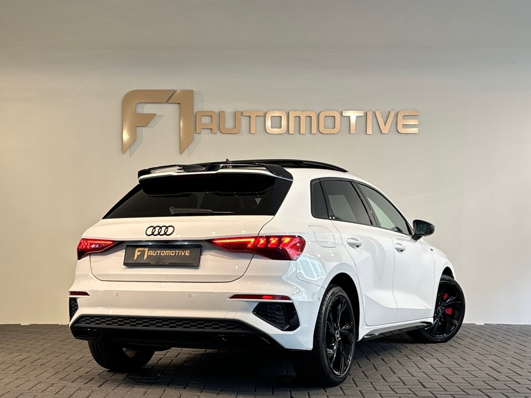 Audi A3 Sportback 45 TFSI e S Line Competition Pano|B&O|Keyl, Auto's, Dealer onderhouden, Gebruikt, 4 cilinders, Wit