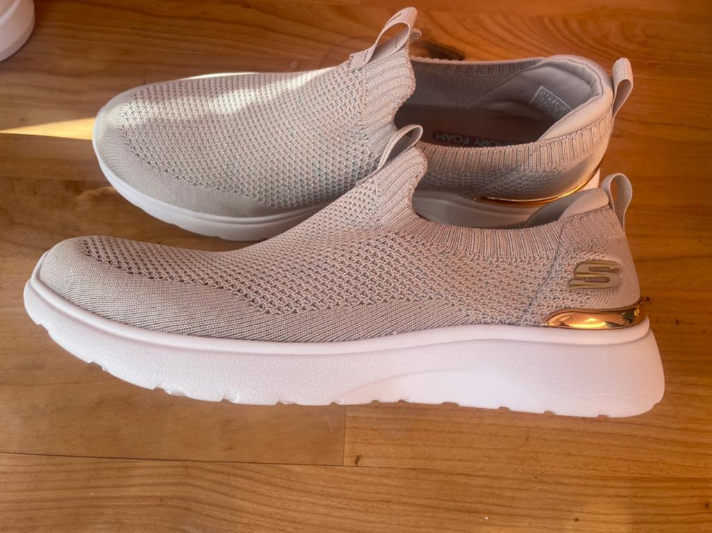 Skechers dames maat 40 beige, Ophalen of Verzenden, Zo goed als nieuw, Zwart, Sneakers of Gympen