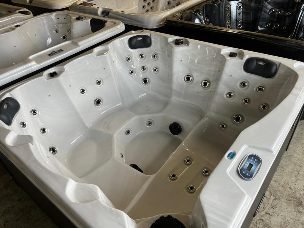Nieuwe comfortabele 6 persoons Gold Spa Karolina, Ophalen, Zo goed als nieuw, Filter