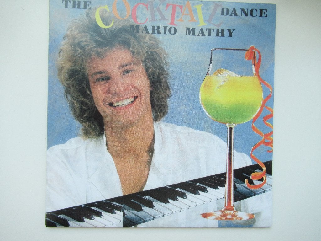 MARIO MATHY # COCKTAIL DANCE/DREAM AWAY, 7 inch, Ophalen of Verzenden, Levenslied of Smartlap, Beschermende buitenhoes