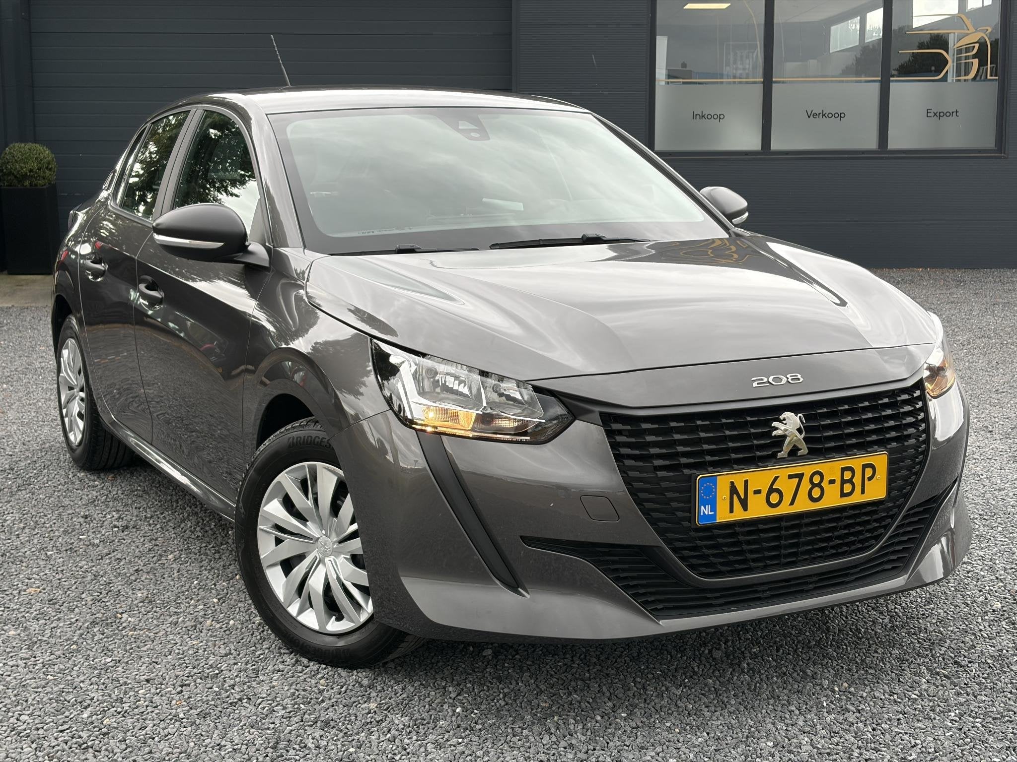 Peugeot 208 1.2 PureTech Like ✓Carplay✓Navi✓2e Eigenaa, Auto's, Voorwielaandrijving, Dealer onderhouden, Stof, Euro 6