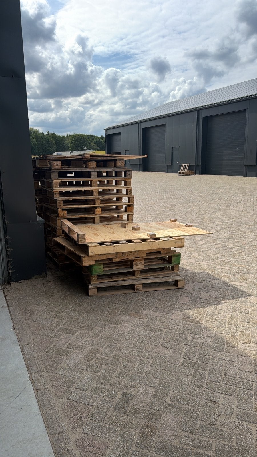 Gratis af te halen Diverse stapel pallets gratis af te halen, Ophalen