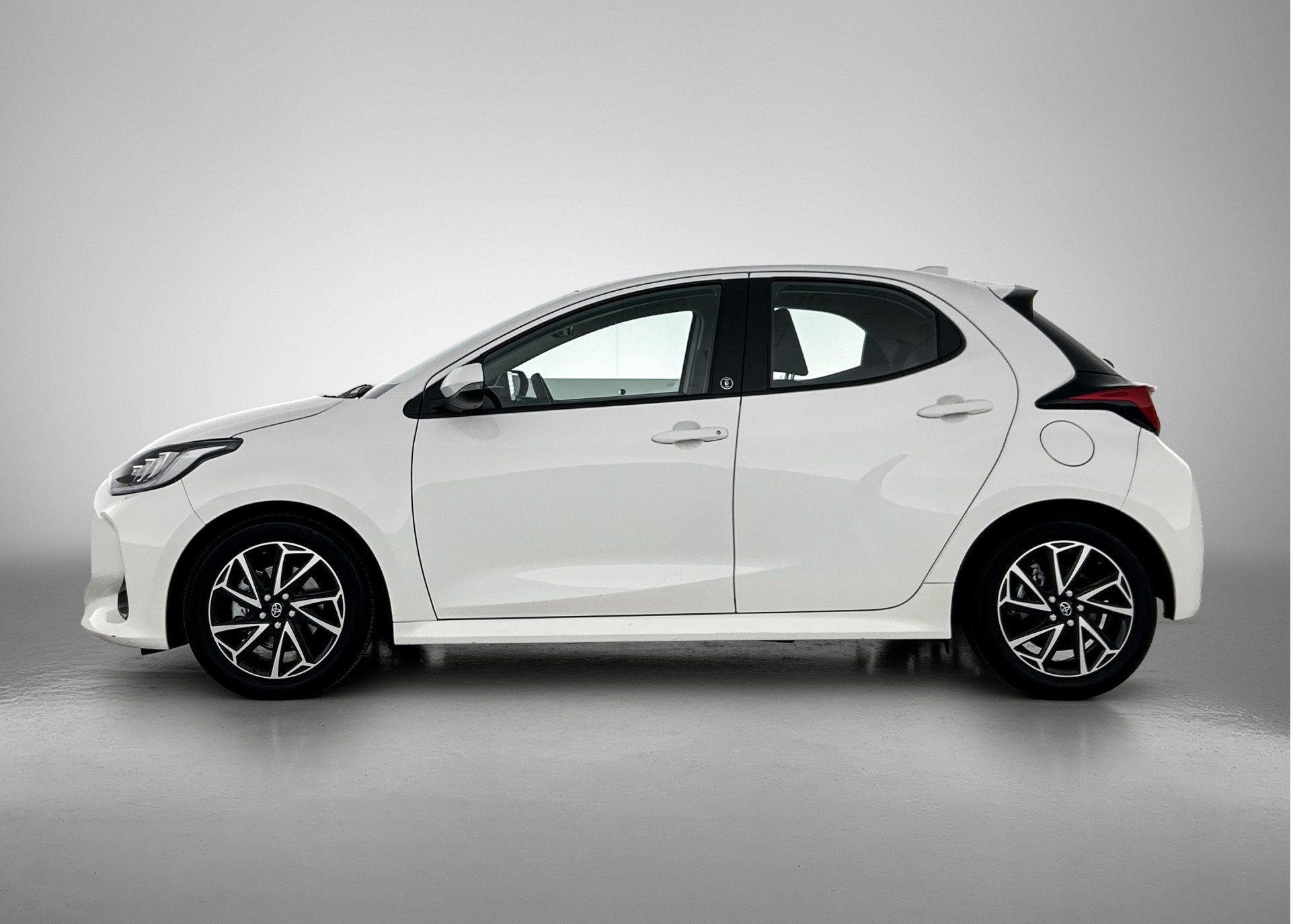 Toyota Yaris 1.5 Hybrid Dynamic (bj 2023, automaat), 12 maanden, Gebruikt, 1490 cc, Bedrijf
