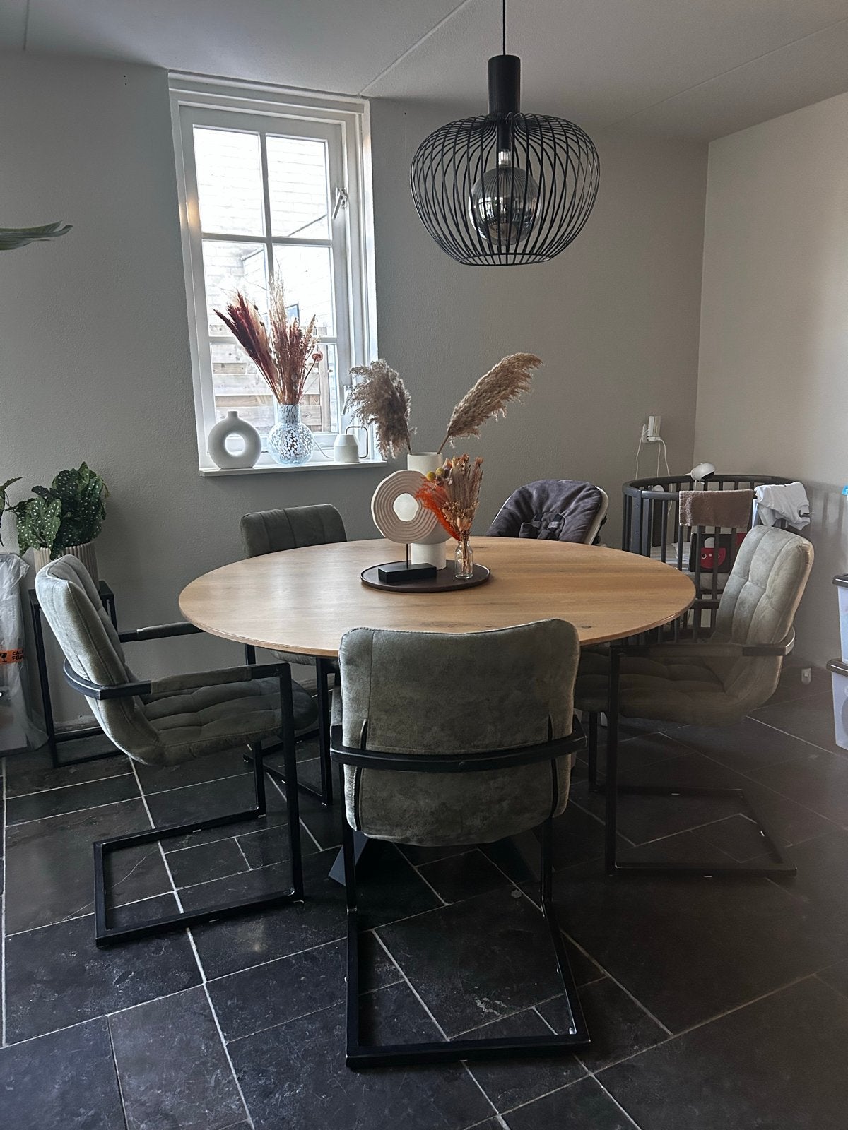 Goossens eikenhouten eettafel rond 140cm met 5 stoelen, Ophalen, 100 tot 150 cm, Rond, Nieuw