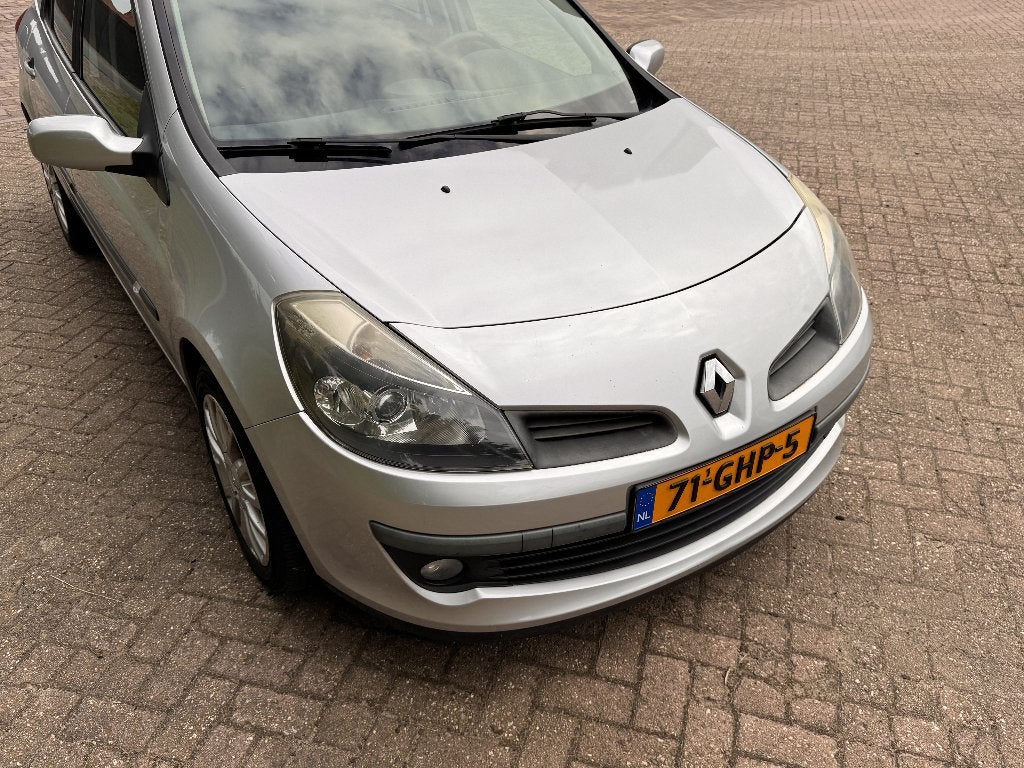 Renault Clio Estate 1.6 16V Automaat & Nieuwe APK, Auto's, Zwart, 4 cilinders, 49 €/maand, Origineel Nederlands