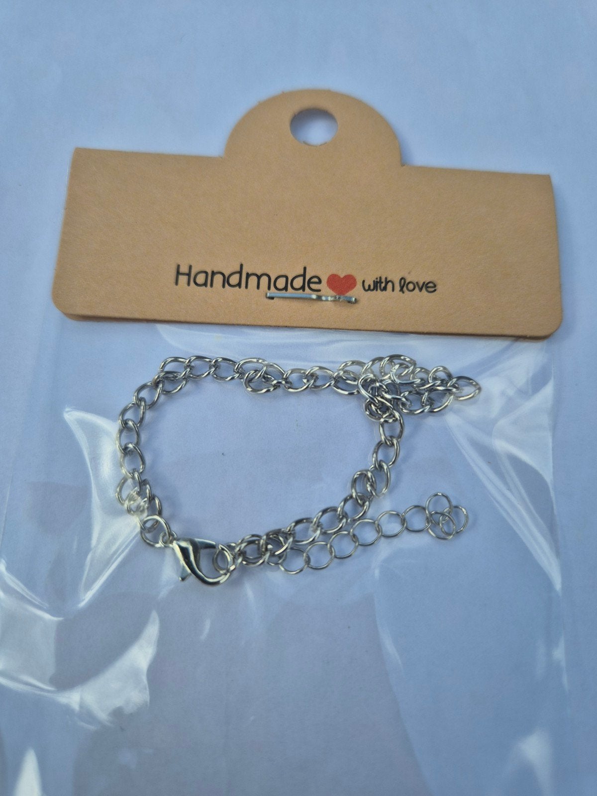 Nieuwe zilverkleurige armband - Handmade with love, Ophalen of Verzenden