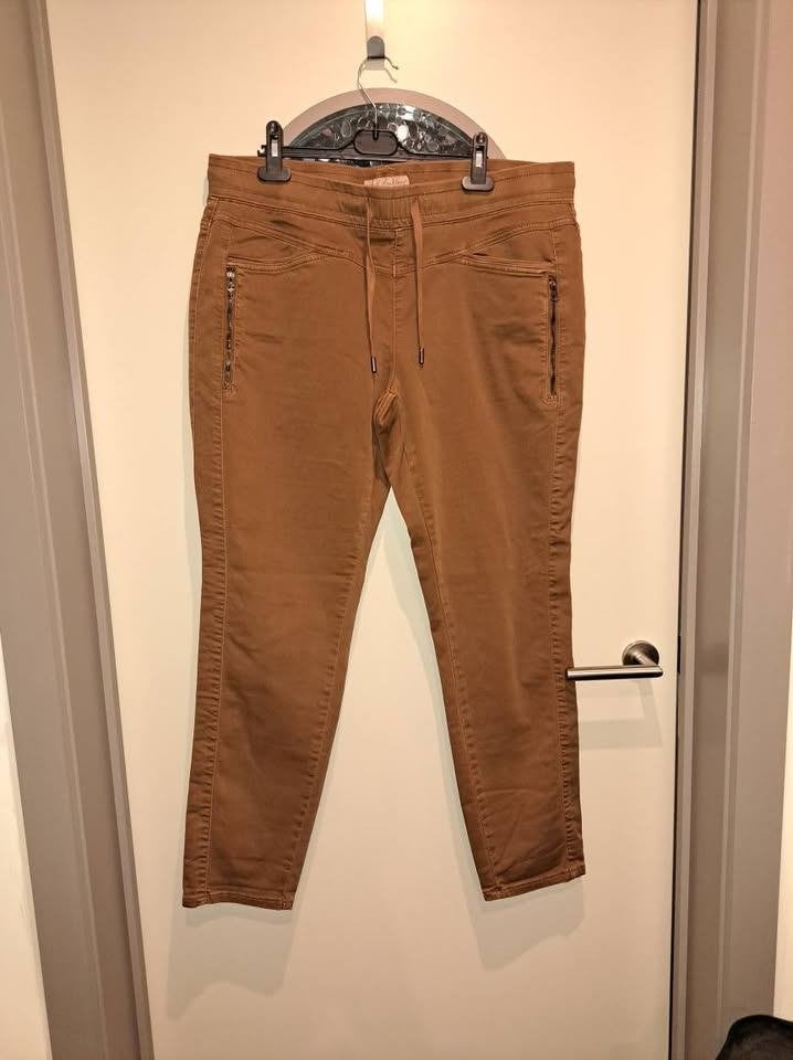 Red Button, toffe sportieve comfortbroek, 44, stretch, Kleding | Dames, Bruin, Maat 42/44 (L), Ophalen of Verzenden, Zo goed als nieuw