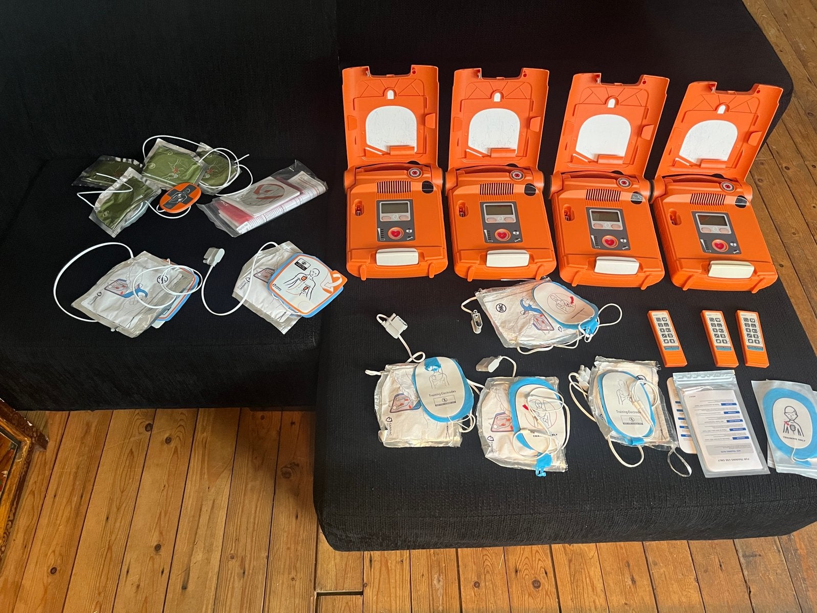 4x Cardiac Science G5 AED Trainer met accessoires, Ophalen, Gebruikt