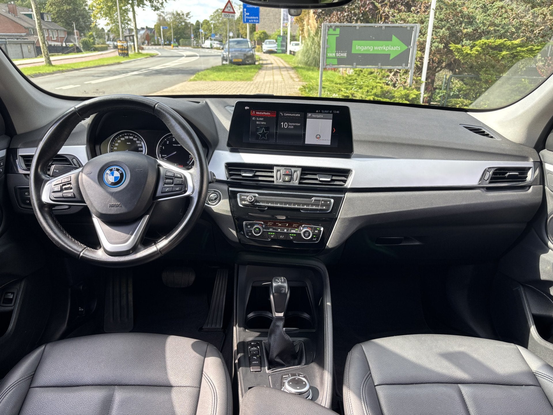 BMW X1 xDrive25e Executive 2e-Eig. & Keurig-Onderh BOVAG-Gar, Auto's, Gebruikt, Zwart, Bedrijf, Hybride Elektrisch/Benzine
