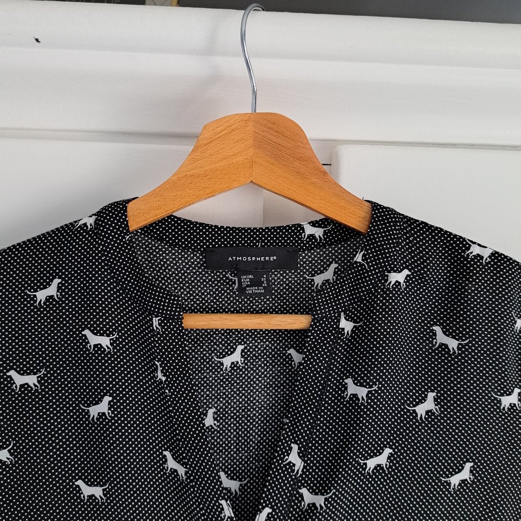 Zwarte blouse met witte stippen en hondjes - Maat XS, Kleding | Dames, Blouses en Tunieken, Atmosphere, Zwart, Ophalen of Verzenden