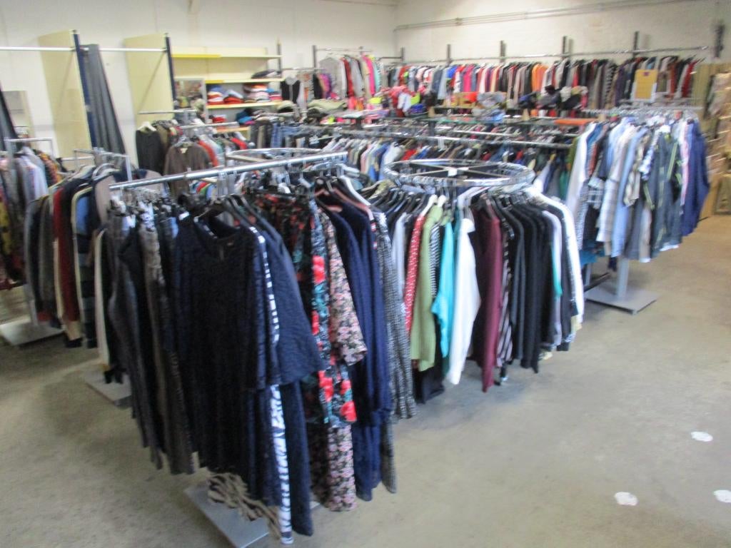 morgen 4 april verkoop 2de hands kleding nijmegen/lindeholt, Ophalen, Gedragen