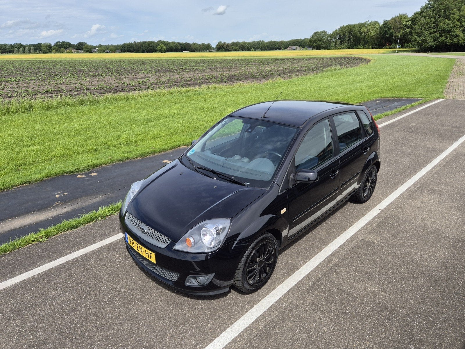 Ford Fiësta 1.3 8V Futura XL 5DR 2008 Zwart - € 2950, 1299 cc, 40 €/maand, 4 cilinders, Zwart