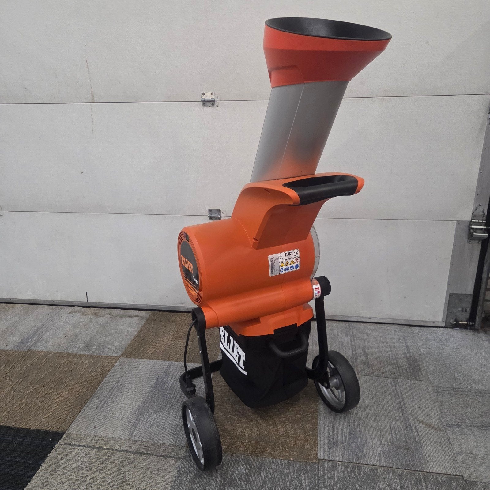 Gebruikte Eliet Neo2 houtversnipperaar, Diesveld 2 8553 Otegem, Neo2, Info@eliet.eu, Zo goed als nieuw