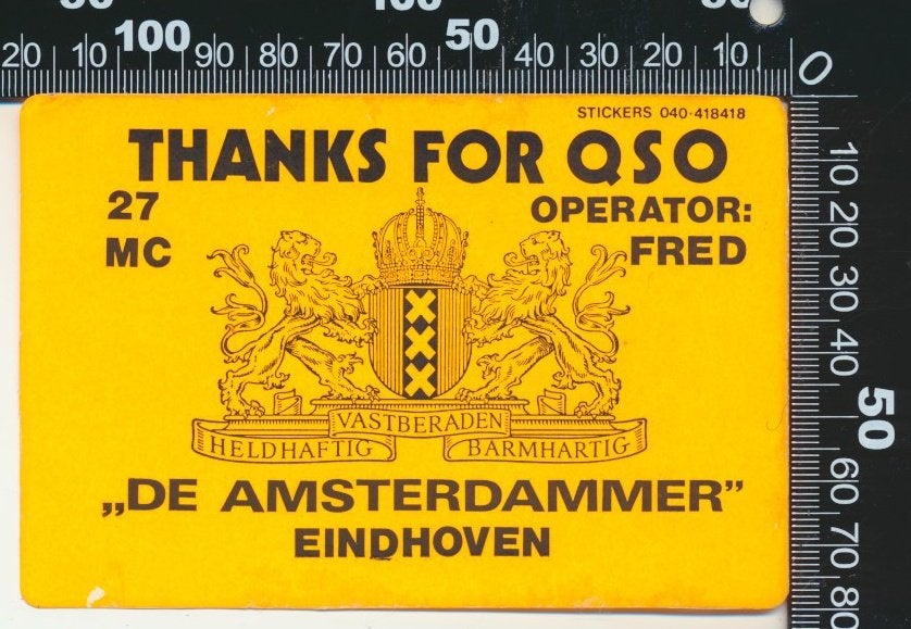 Sticker: De Amsterdammer - 27 MC - Eindhoven, Verzamelen, Ophalen of Verzenden, Zo goed als nieuw, Film, Tv of Omroep