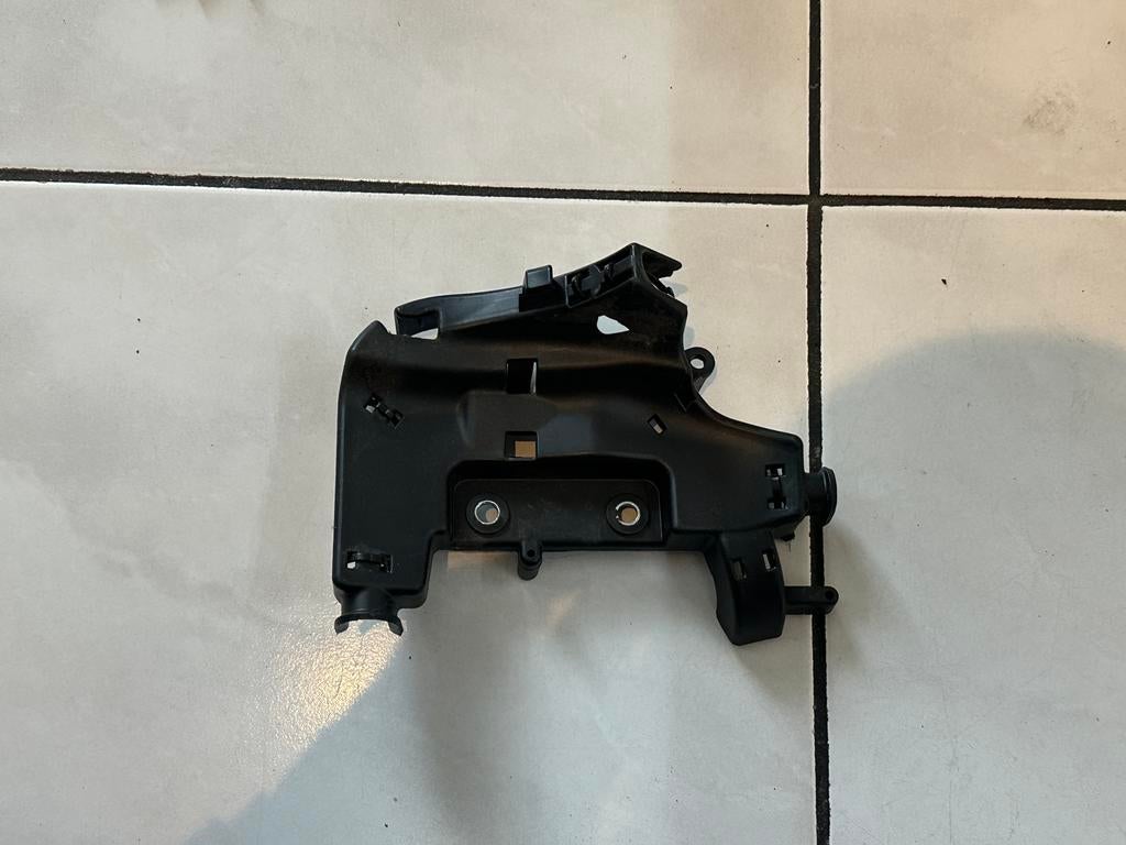 Vespa Primavera Sprint zekeringkast houder fuse box cover, Ophalen of Verzenden