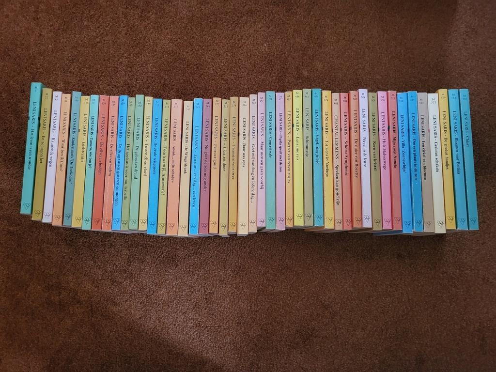 Grote collectie Leni Saris boeken - Familie- en streekromans, Boeken, Romans, Ophalen of Verzenden, Gelezen, Leni Saris, Nederland