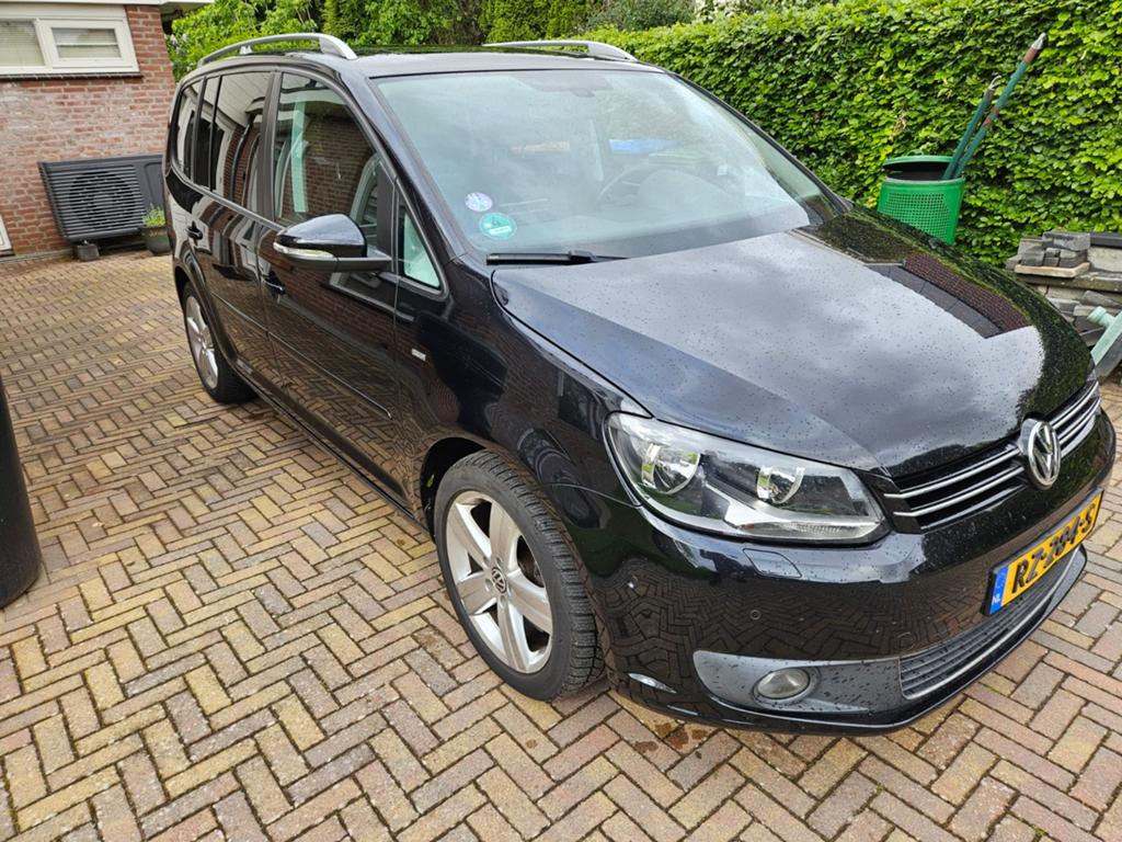 Volkswagen Touran 1.4 TSI 140pk 2014 Zwart Standkachel, Voorwielaandrijving, 4 cilinders, Zwart, 75 €/maand