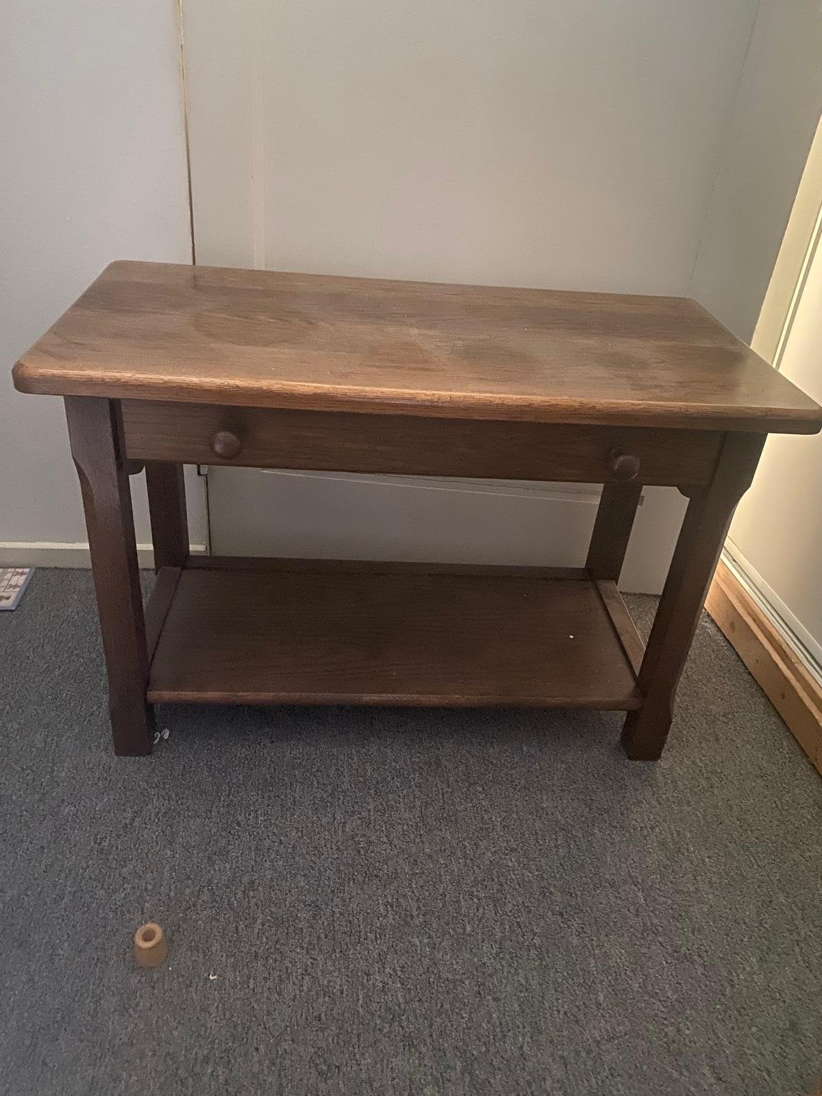Houten bijzettafel met lade en plank, Gebruikt, Tot twee personen, Rechthoekig, Overige houtsoorten