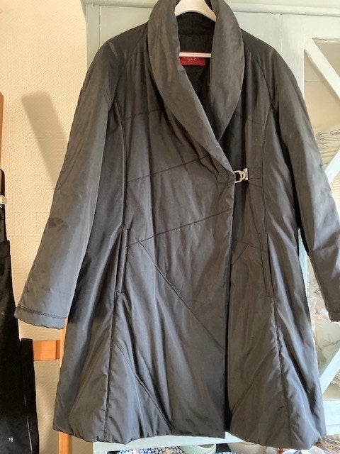 Burberry diepzwart gewatteerd lang jack, zgan. mt 38-40-42, Maat 38/40 (M), Zwart, Ophalen of Verzenden, Zo goed als nieuw