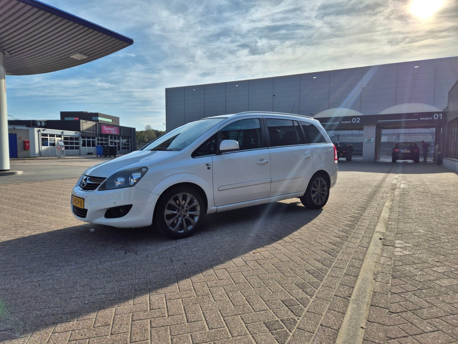 Opel Zafira 1.8 (111 years) uit 2010 en 7 zitplaatsen, Voorwielaandrijving, Stof, 4 cilinders, Wit