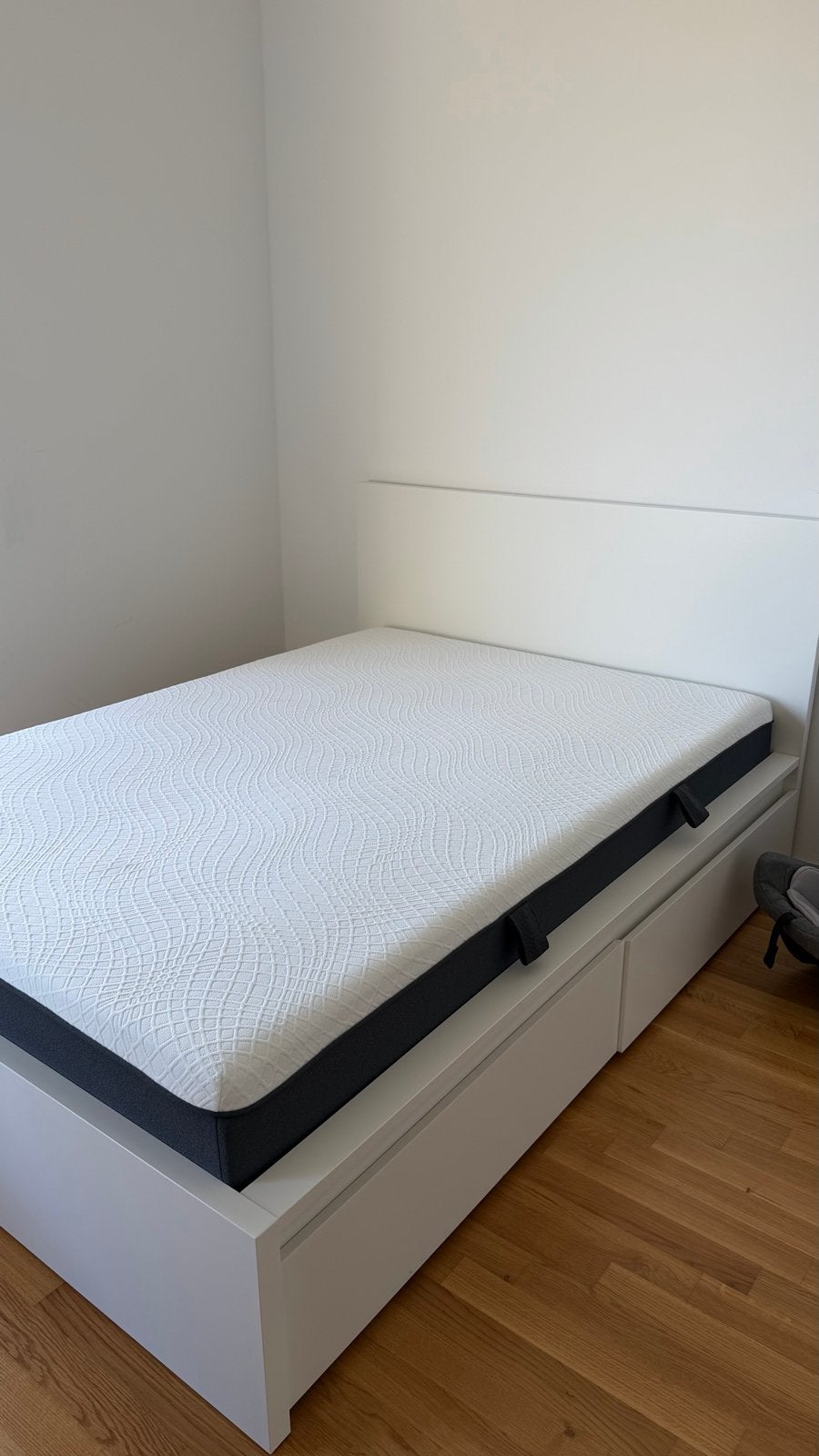 IKEA bed met zo goed als nieuw matras (140 cm), Ophalen, Wit, 140 cm, Zo goed als nieuw