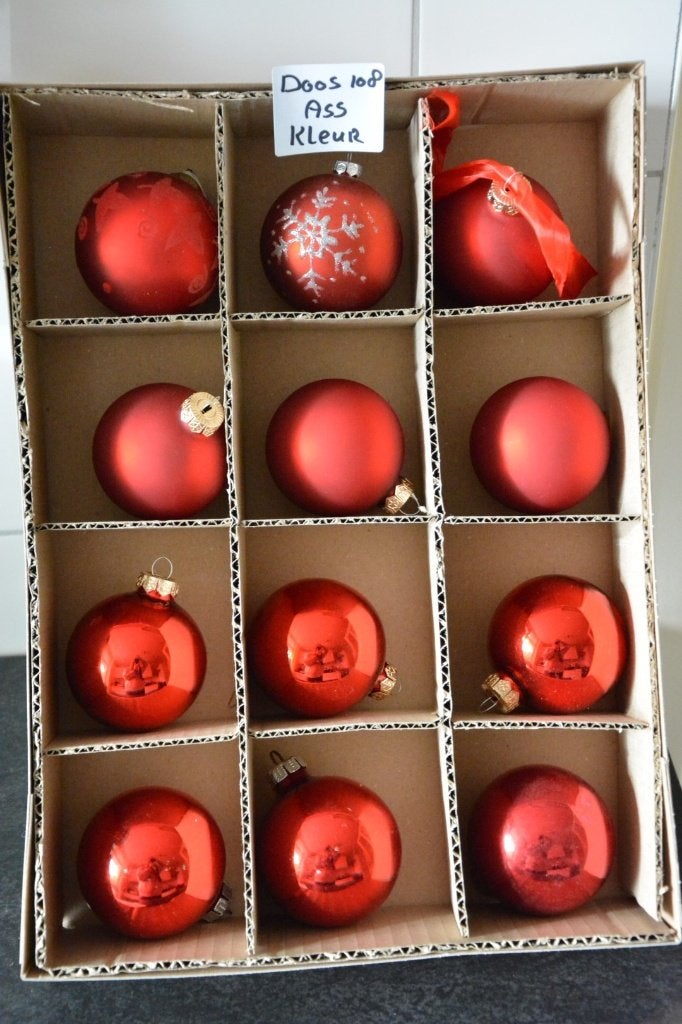 Kerstballen gekleurd Doos 108, Ophalen of Verzenden, Zo goed als nieuw