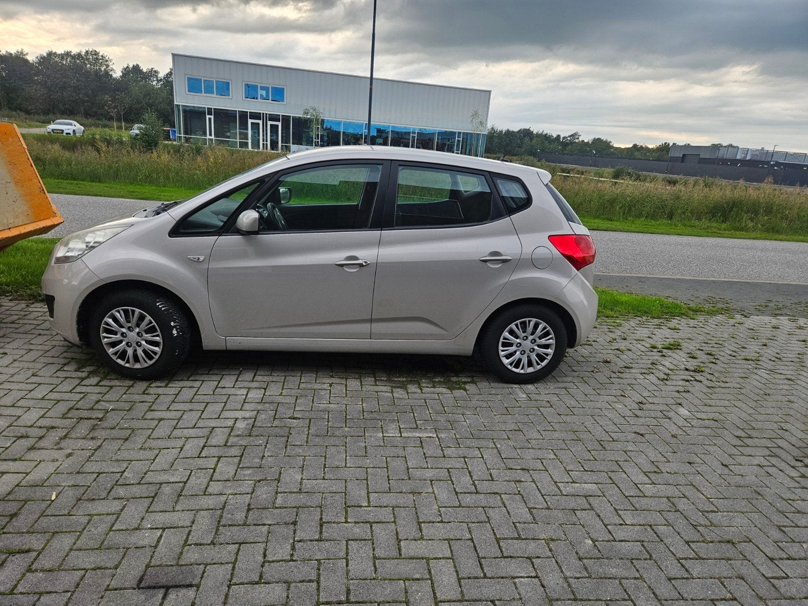 Tekoop Kia Venga 1.4 Cvvt 90pk 2010 Grijs, Voorwielaandrijving, 4 cilinders, 1396 cc, 1153 kg