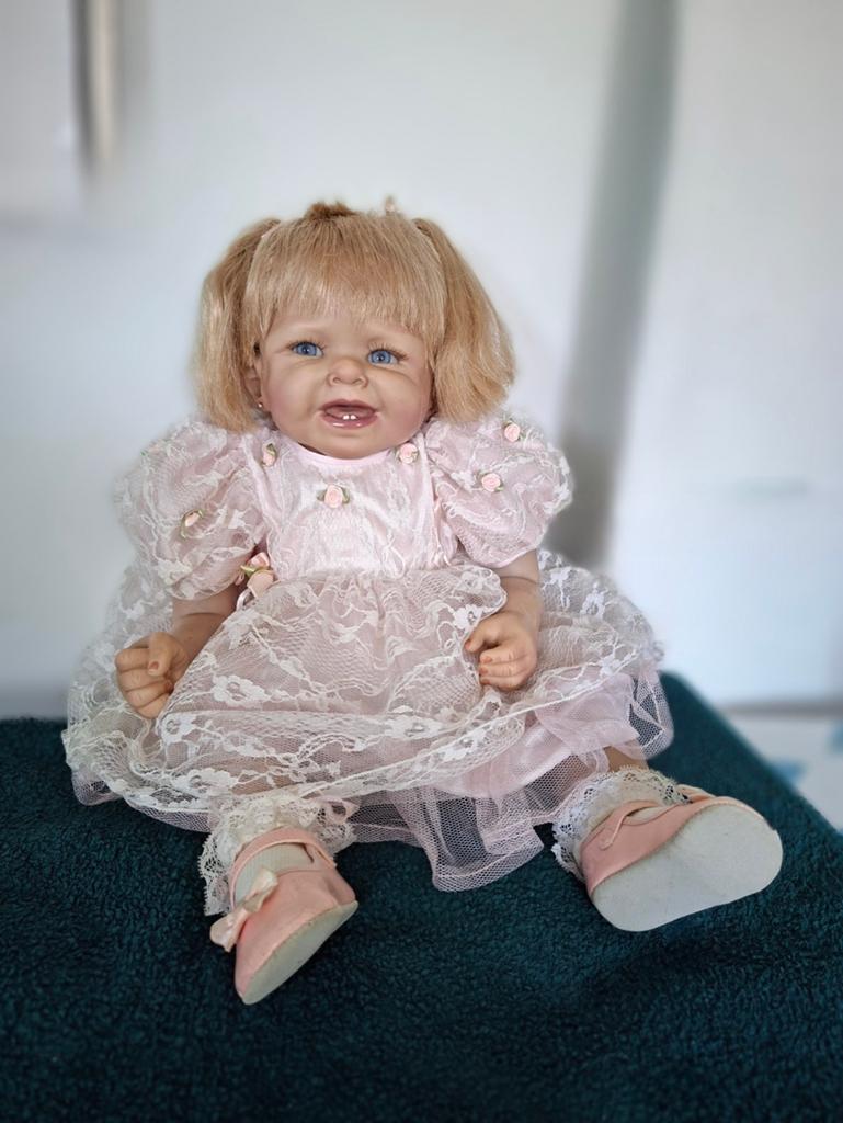 Reborn babypop met roze jurk en blond haar, Verzamelen, Ophalen, Zo goed als nieuw, Babypop, Levensecht of Reborn