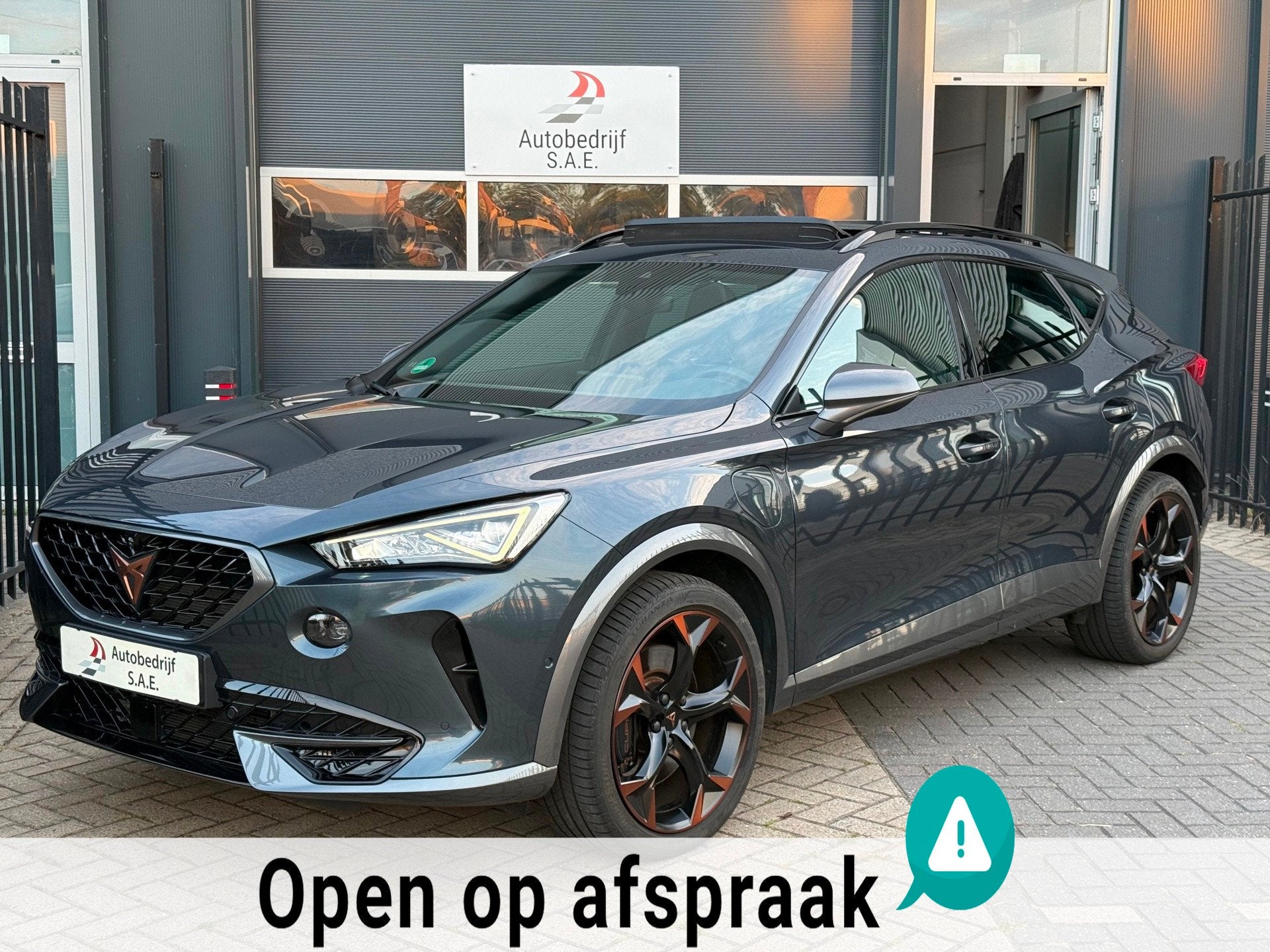 Cupra Formentor 1.4 e-Hybrid VZ Copper Edition 360 PANO MEMO, Auto's, Dealer onderhouden, Gebruikt, Euro 6, 4 cilinders