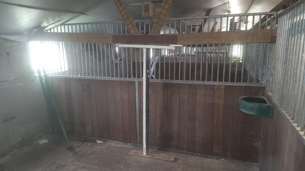 Stalwand paardenbox 333cm bij 220cm met hardhout, Dieren en Toebehoren, Stalling en Weidegang, Stalling, 2 of 3 paarden of pony's