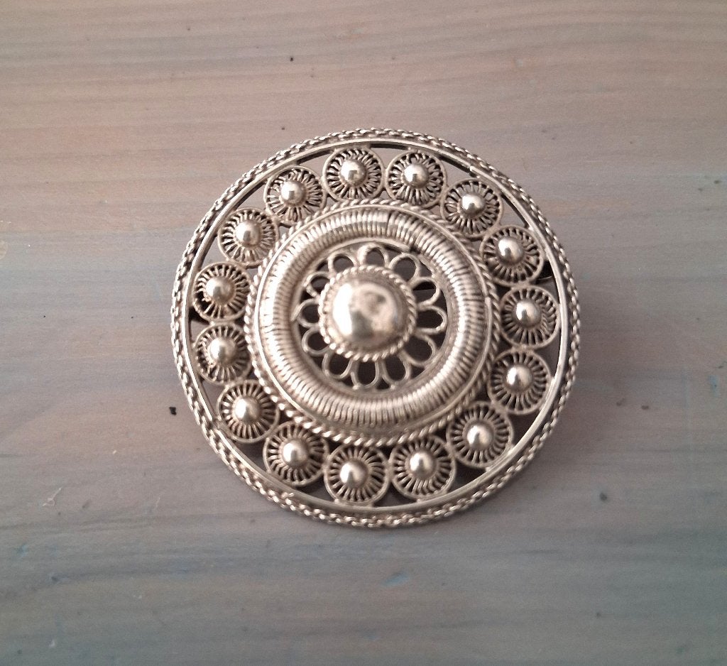 2 antieke zilveren Zeeuwse knoppen broches. 3cm en 2,3cm Br, Ophalen of Verzenden, Zilver, Broche