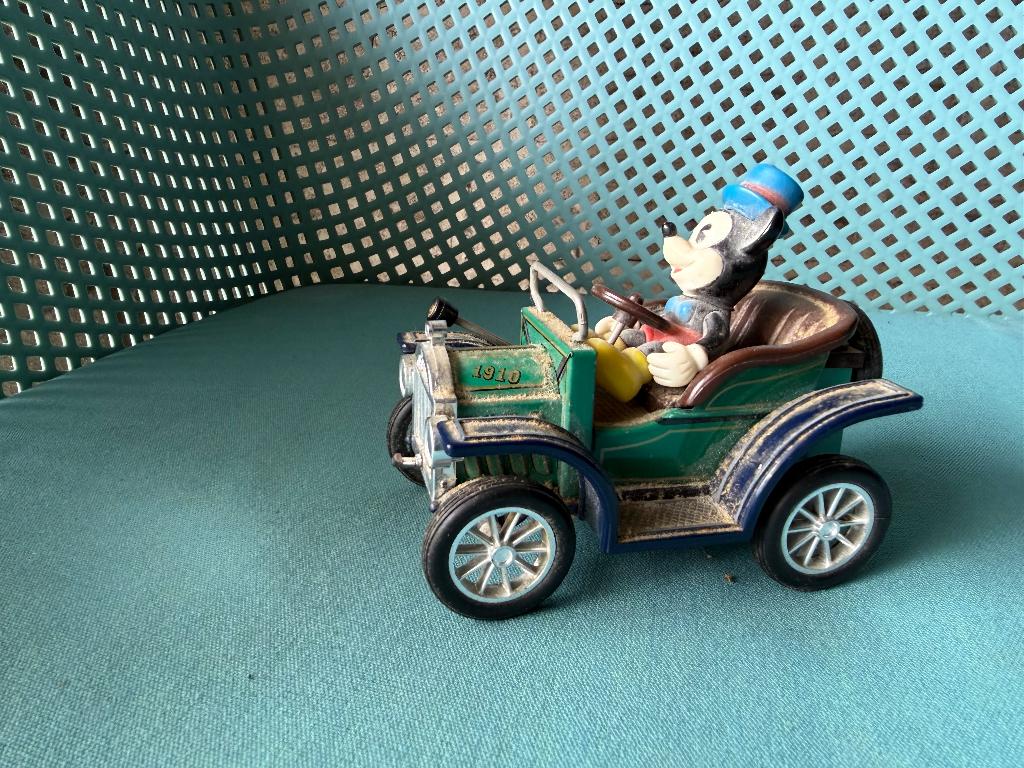 Disneyland Mickey mouse car, Ophalen, Mickey Mouse, Zo goed als nieuw, Beeldje of Figuurtje