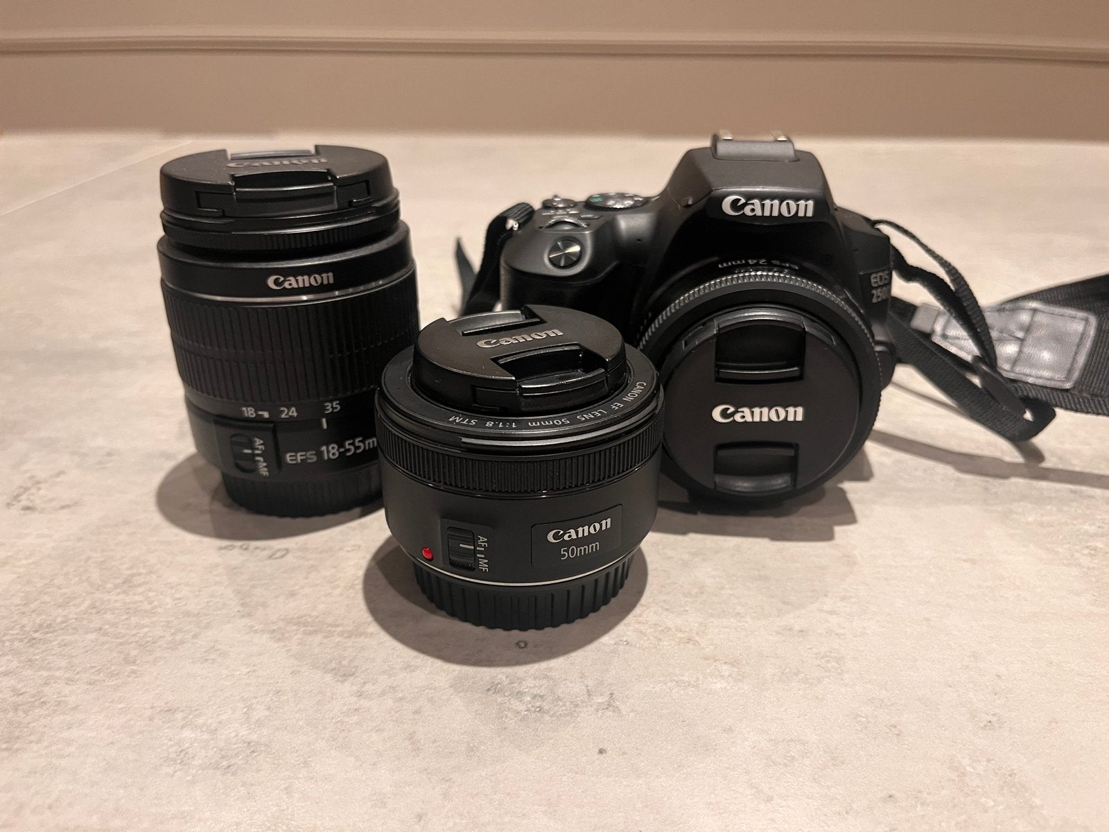 Canon EOS 250D spiegelreflexcamera + 2 lenzen, Spiegelreflex, Lensdop, Ophalen of Verzenden, Zo goed als nieuw