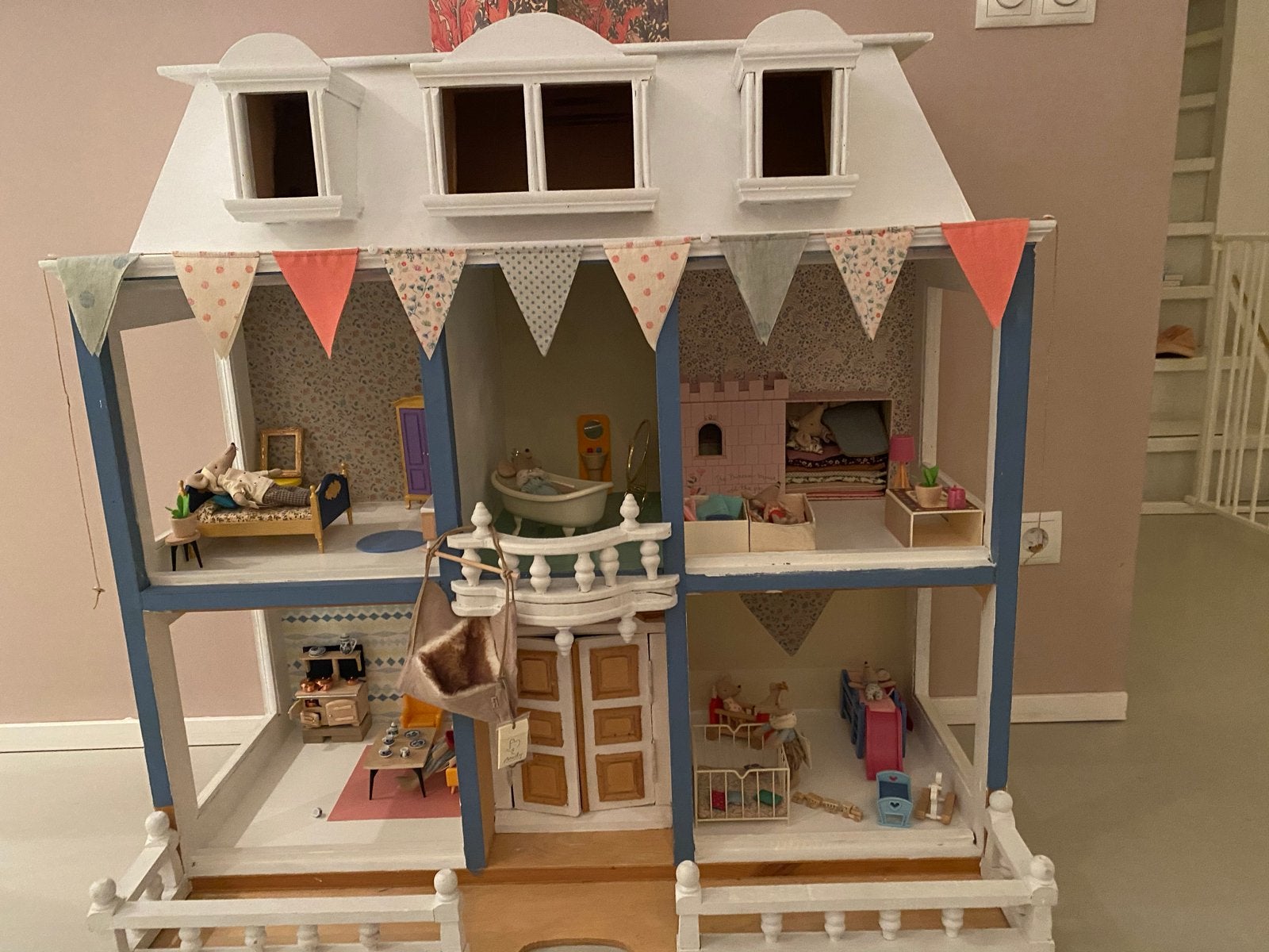 Authentiek houten poppenhuis met Maileg muizen en meubels, Verzenden, Gebruikt, Poppenhuis